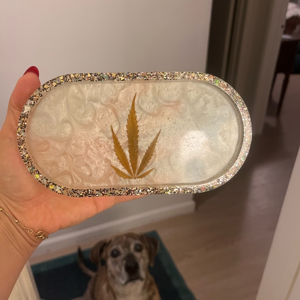 Glittery Oval Tray with Leaf Design